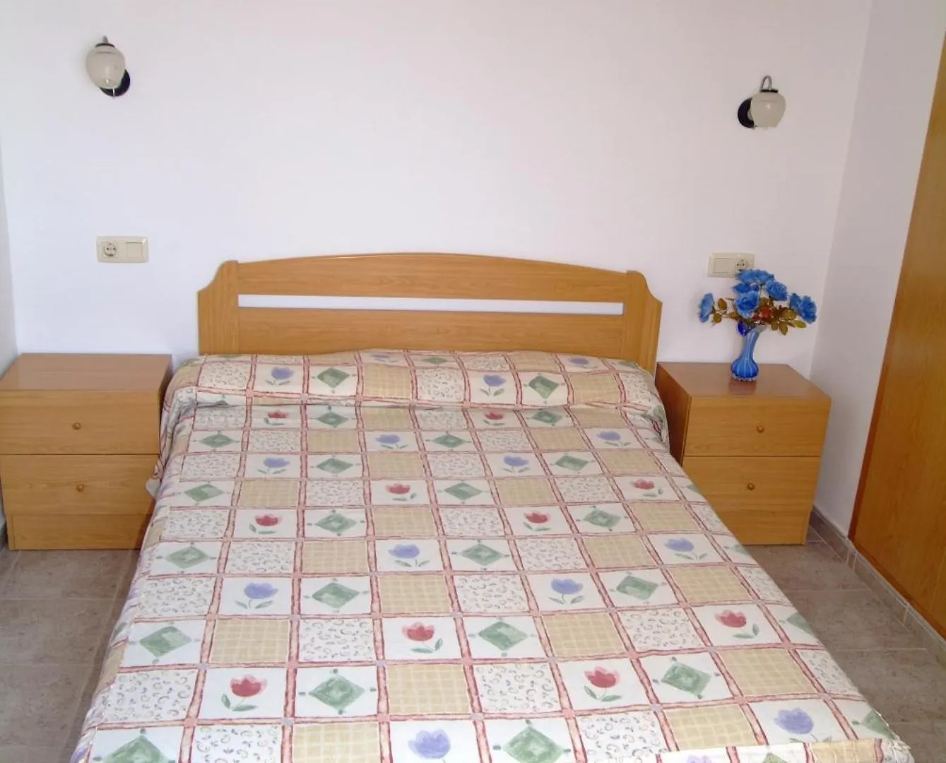 Apartamentos Famara Lloret de Mar 0*,  Spain